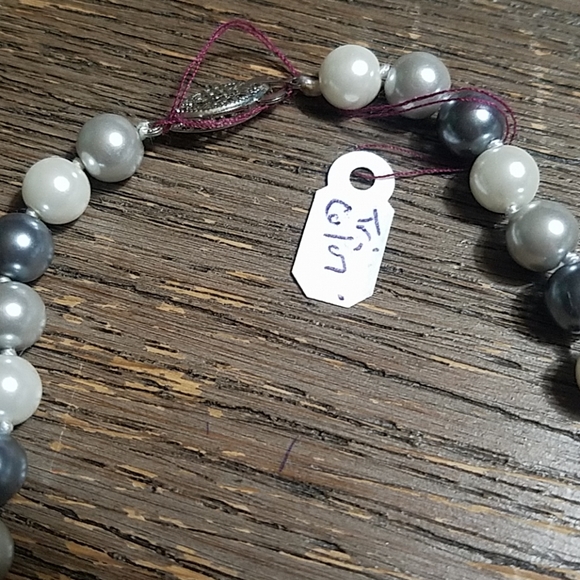 Tri colored silver akoya pearl necklace - Picture 3 of 8